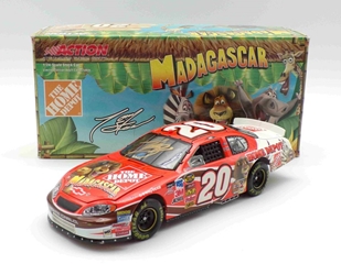**Damaged See Pictures** Tony Stewart Autographed 2005 Home Depot / Madagascar 1:24 Nascar Diecast **Damaged See Pictures** Tony Stewart Autographed 2005 Home Depot / Madagascar 1:24 Nascar Diecast
